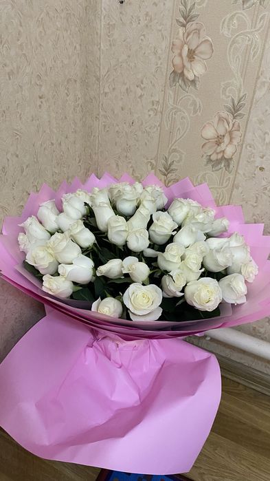 Продам белые розы