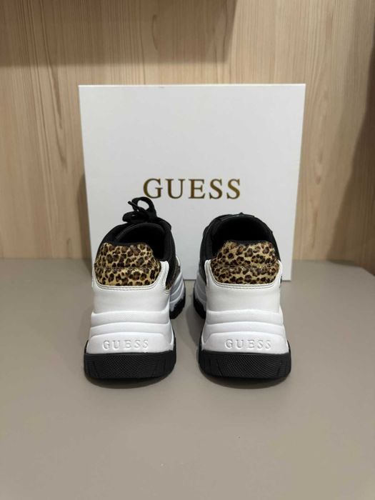 Продавам Маратонки Guess