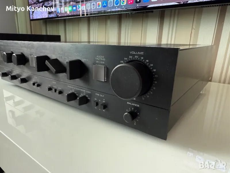 Предусилвател Yamaha C-4