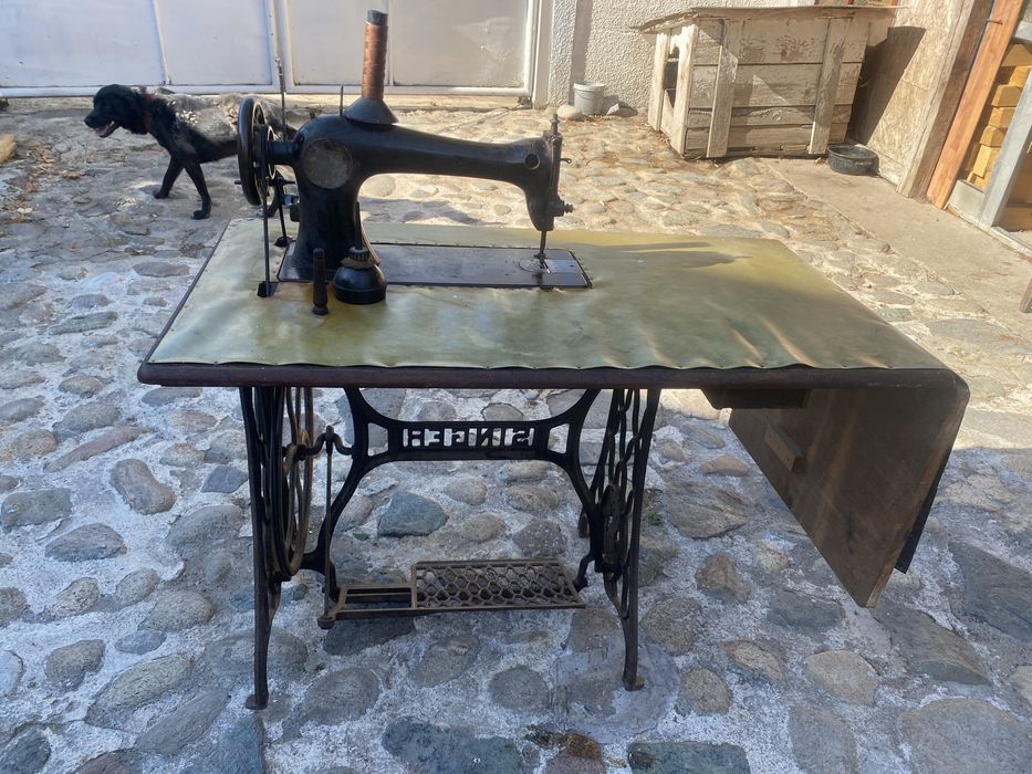 Mașină de cusut Singer 16K33 – an 1914 – masă și pedalier originale