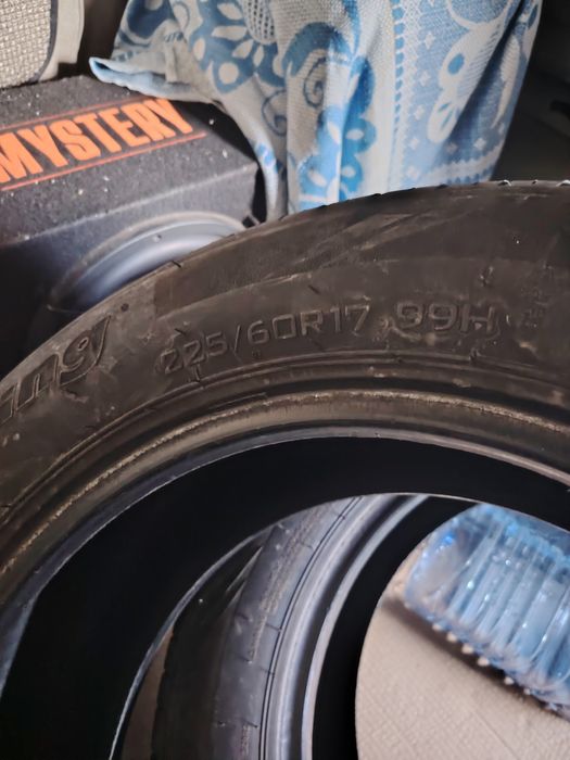 Продам шины б/у 225/60R17