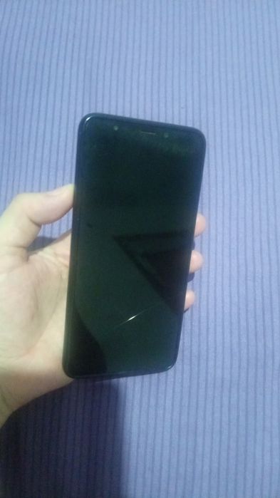 Samsung Android A12 есть два телефона Huawei обо в продаже