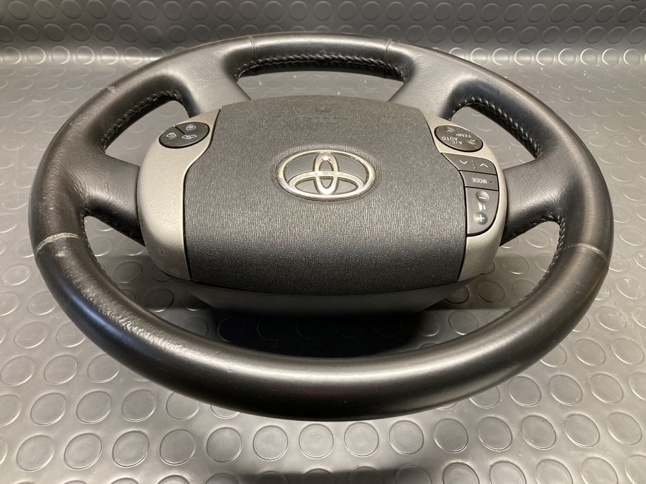 Волан с еърбег за тойота приус/Toyota prius 04-08г