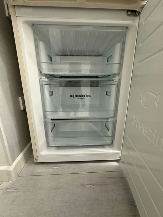 Продаётся Холодильник LG