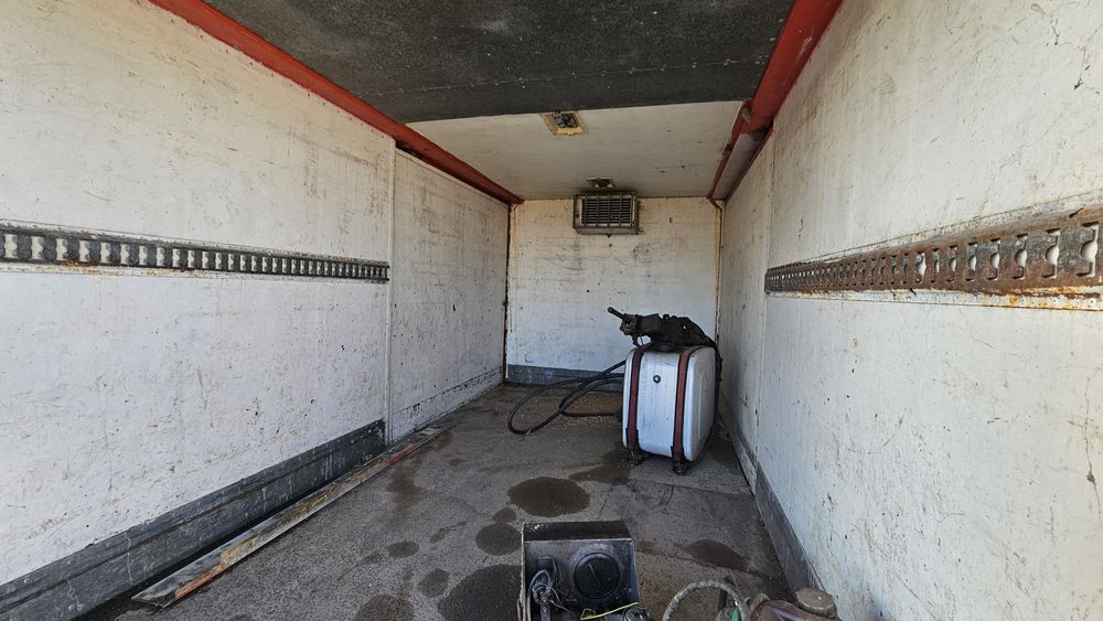 Фургон термоизолиран с плъзгащи врати