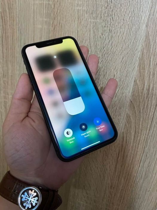 В продаже Айфон 11. 64Gb