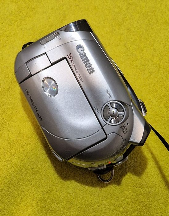 Camera foto Canon, funcționează excelent doar  conectată la priza