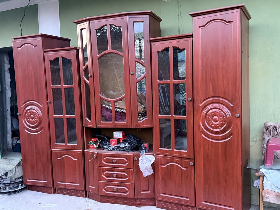 Стенка для гостиной в очень хорошом состоянии