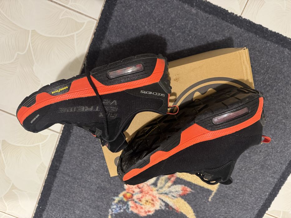 Adidasi Skechers EXTREME V2