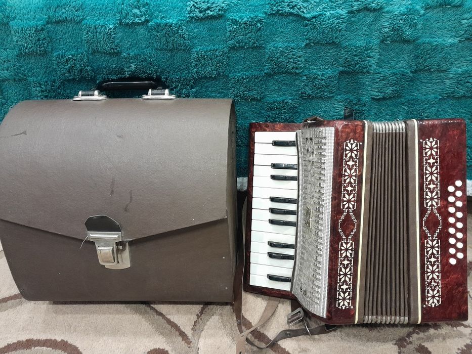 Продам детскую гармошку
