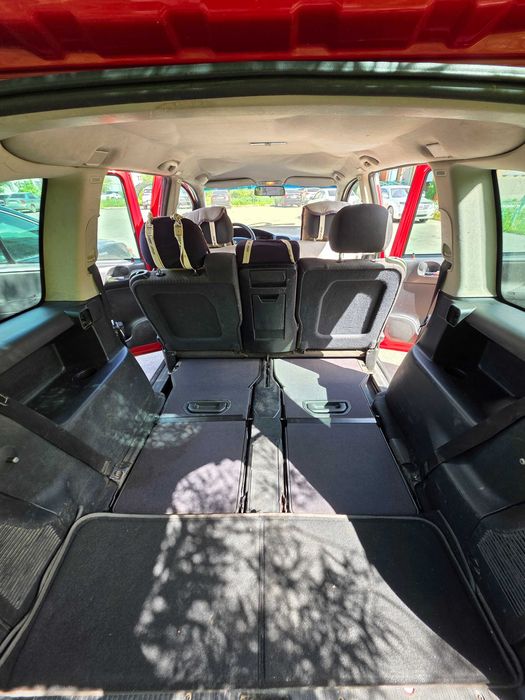 Автомобиль Opel Zafira