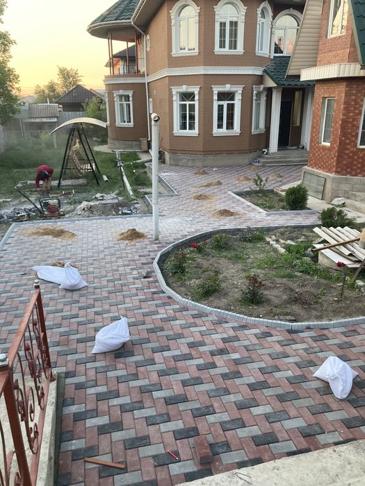 Уклабка брусчатки(тратуарной плитки)
