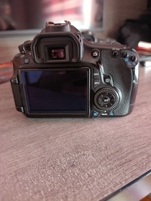 Canon 60 d  kamplektida batareyka zaryadnik