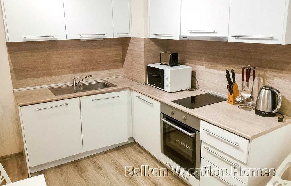 Продава се Тристаен апартамент в с. Аспарухово, Област Варна - 92 кв.м за 909 €/кв.м - Снимка #4