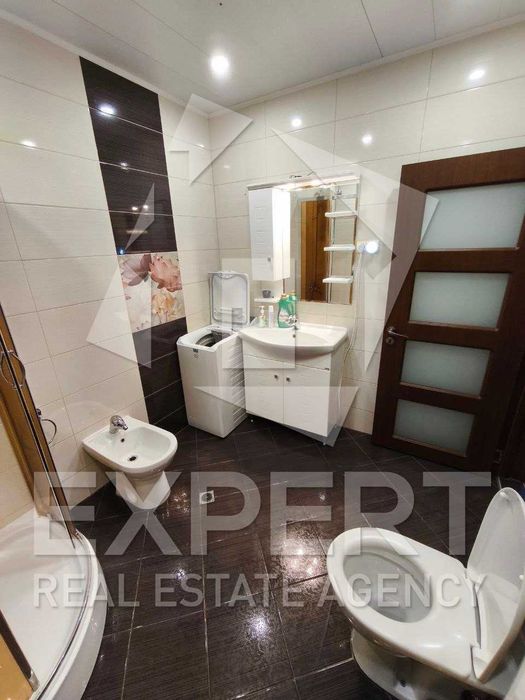 Слънчев двустаен апартамент с гараж в Бриз!