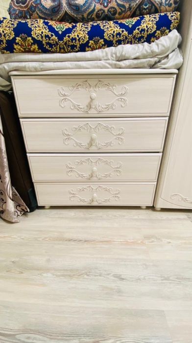 Продам спальный гарнитур