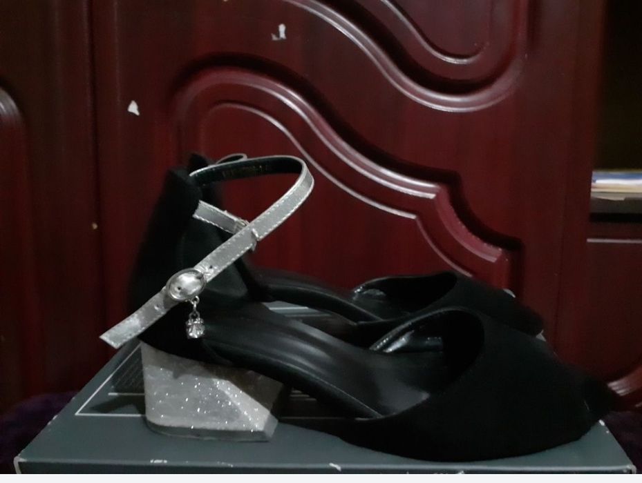 Нарядная обувь на каблуке