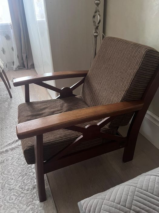 Продам кресло деревянное