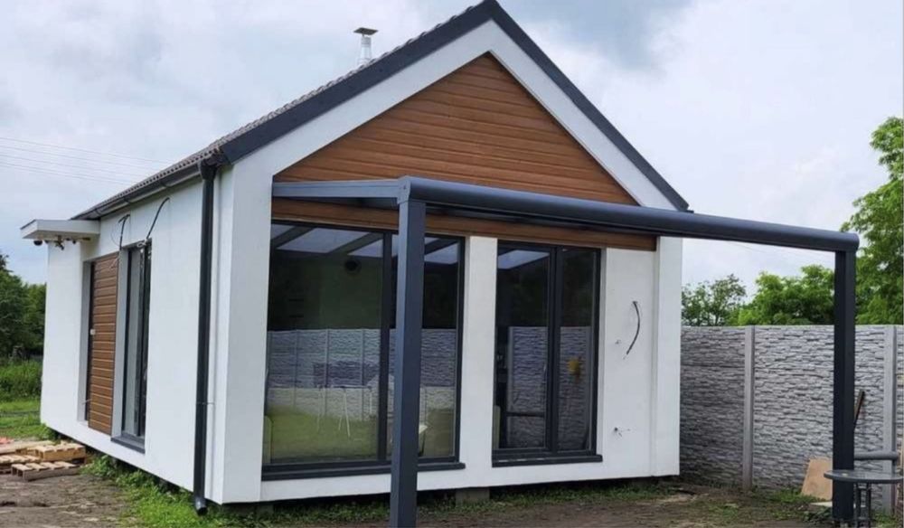 Vand casa pe structura metalica la cheie