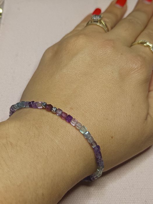 Гривни от естествени камъни