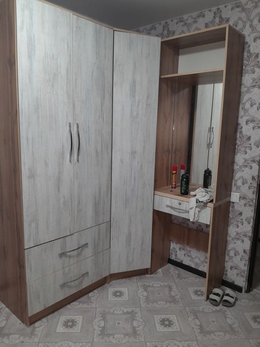 Продам шкаф угловой