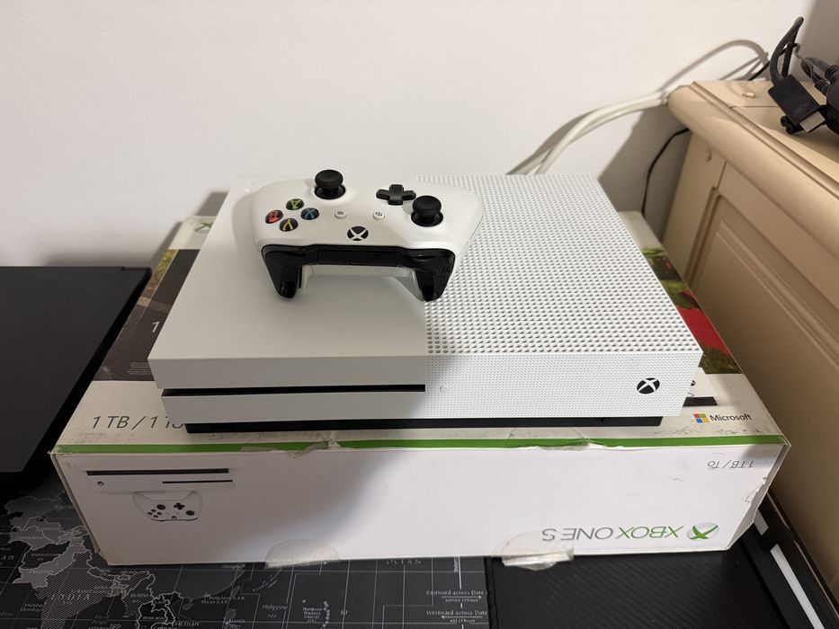 Xbox One S  1TB cosola jocuri