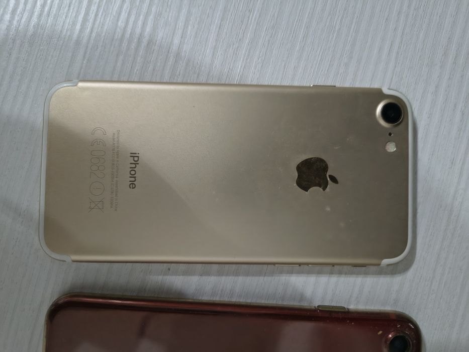 2 iPhone 8 funcționale , 1 iPhone 7 pentru piese ,