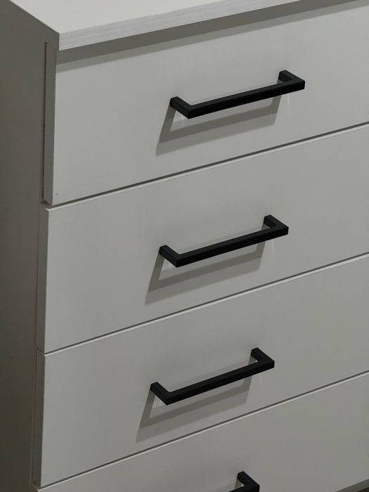 Комод белый с ручками