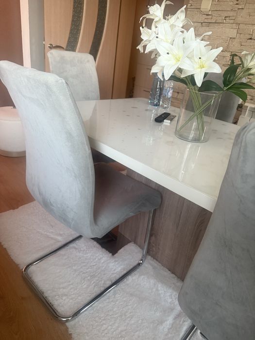 Трапезни столове