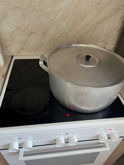 Продам электрическую плиту