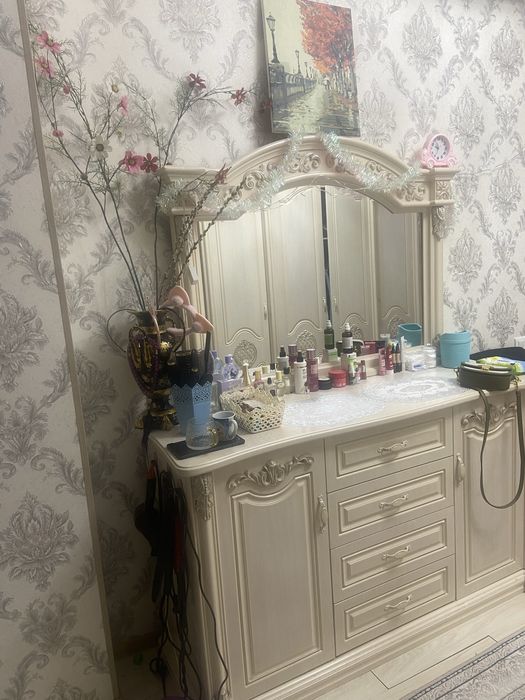 Трюмо вместительное