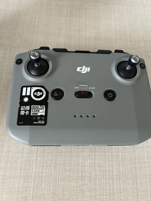 DJI Mini 4K – stare foarte bună – 77 km zburați – geantă cadou