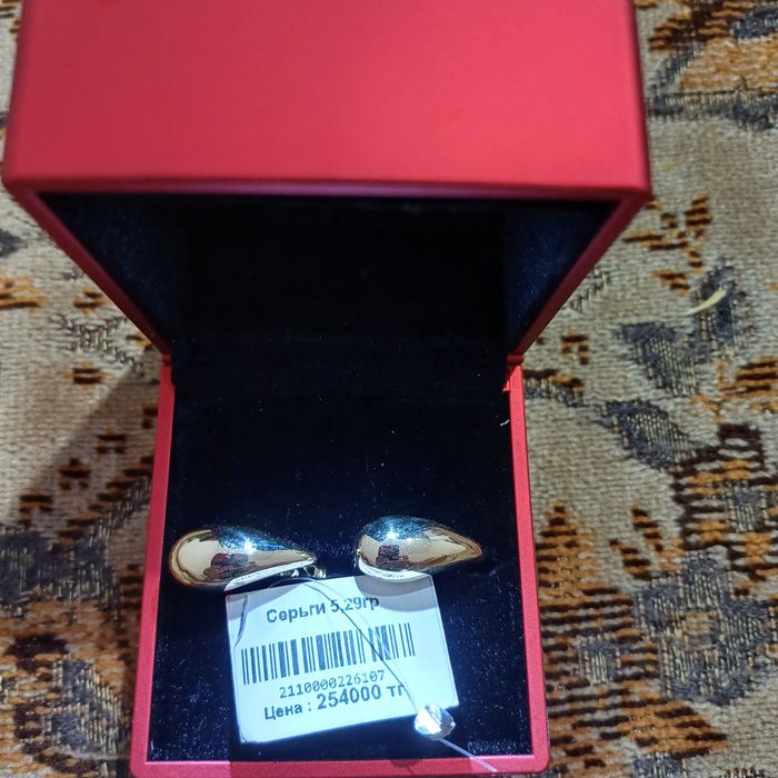 Продам серьги срочно