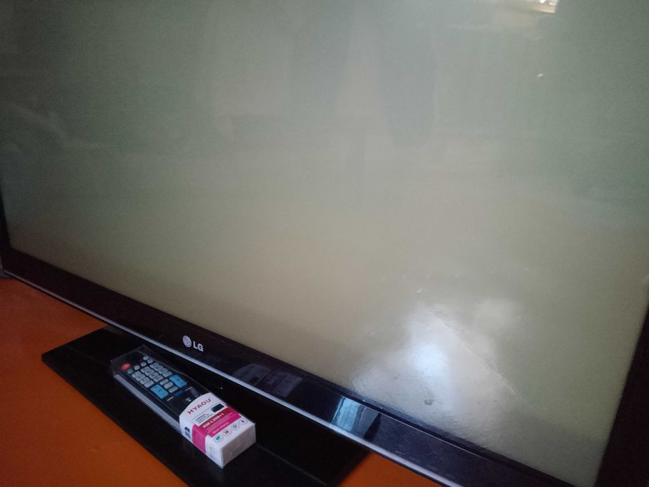 Телевизор LG 107 диагональ