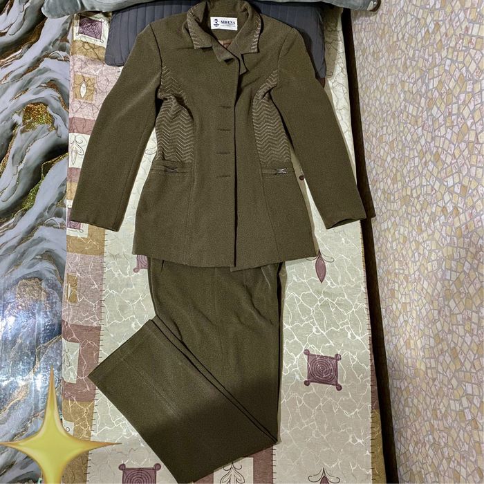 Женский классический костюм тройка (пиджак, брюки, жилетка) Турция.