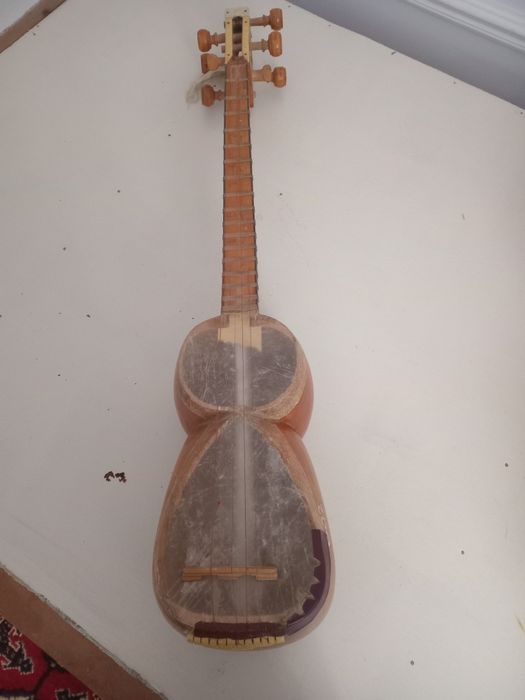 Музыкальный инструмент сатылады