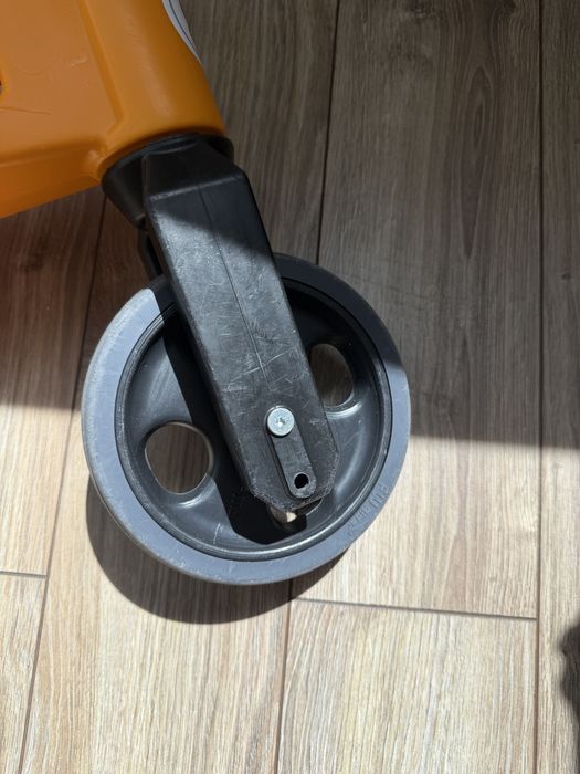 Bicicleta/trotineta/tricicleta plastic fara pedale