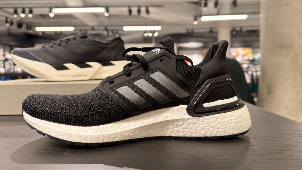 Adidas Ultraboost 20 , originali , noi , cutie ( marime 42.2/3 )