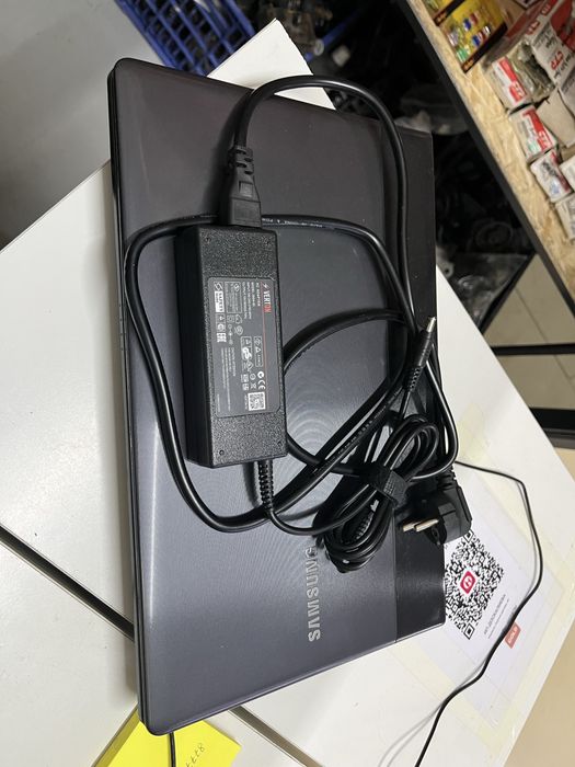 Ноутбук Samsung NP300E5X