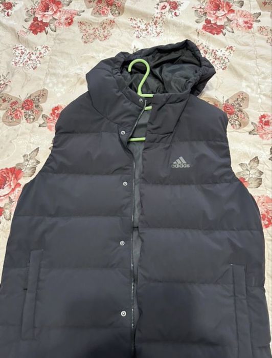 Продавам Елек Adidas