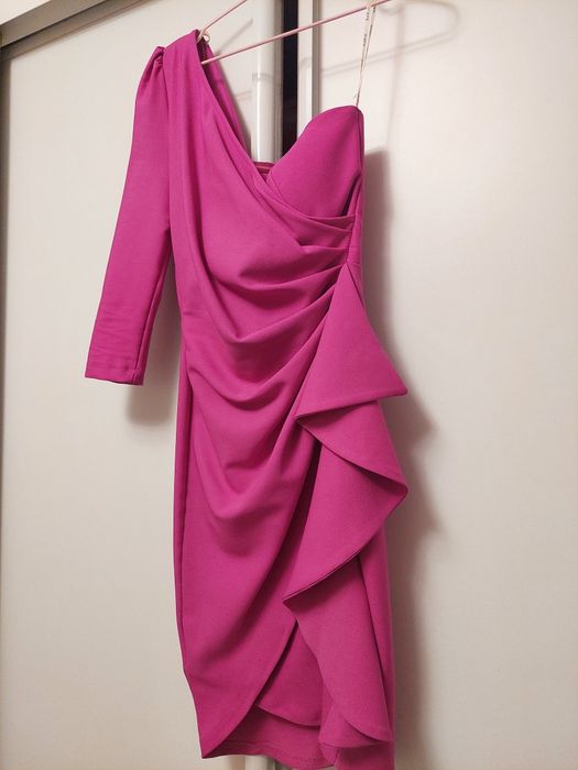 Красивое платье цвета фуксия