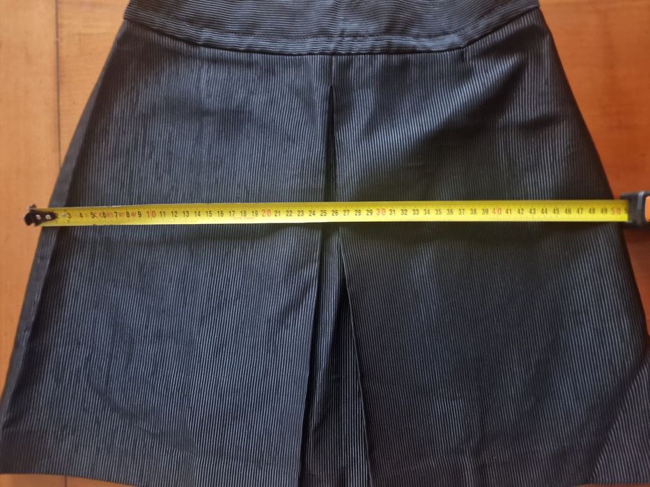 Fusta scurta eleganta cu pliu in fata Zara mas S
