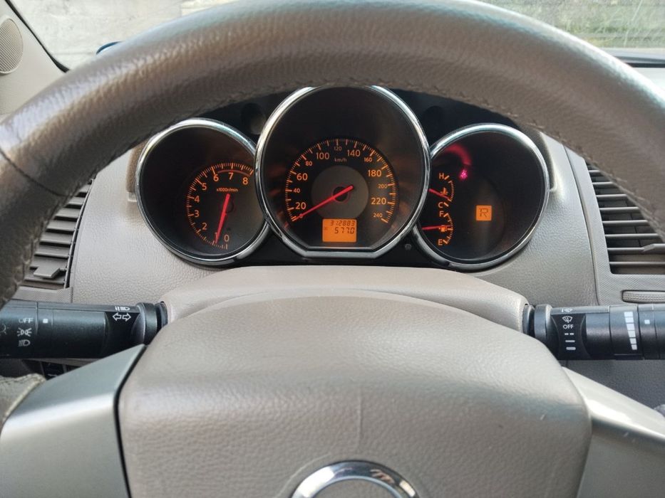Nissan altima 2004 yil