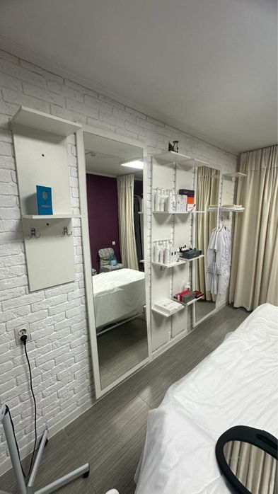 Зеркала с полками