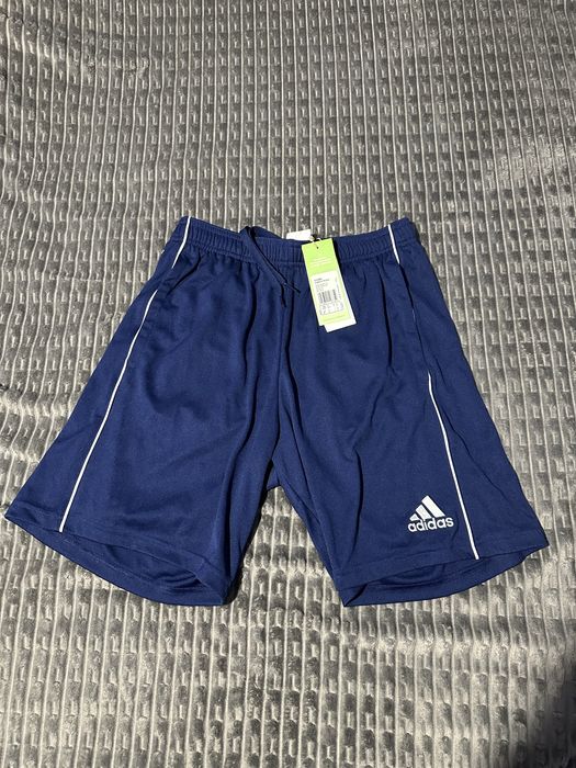 Чисто нови ADIDAS къси панталони (С ЕТИКЕТ)