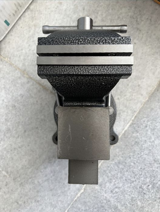 Тиски  слесарный