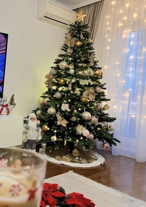 Brad artificial 210cm nins cu, conuri + decoratiuni