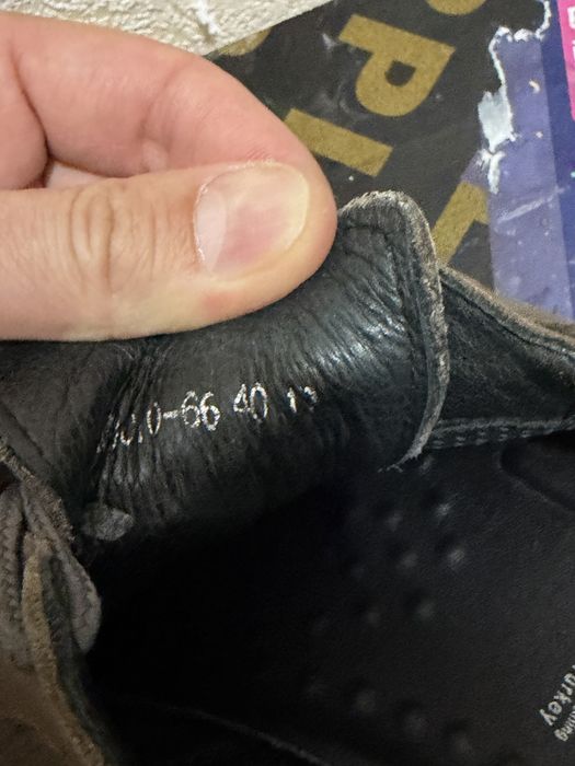 Продам кроссовки летние кожа