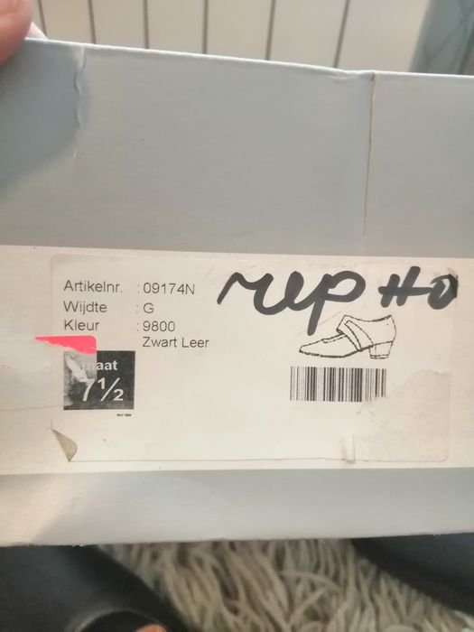 Продавам обувки Ливингстон