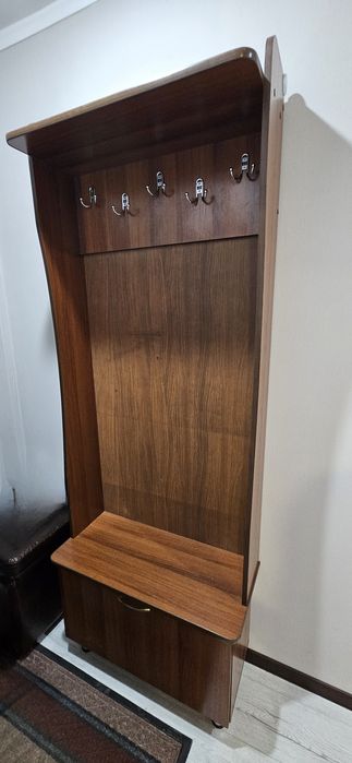 Продаётся прихожая.